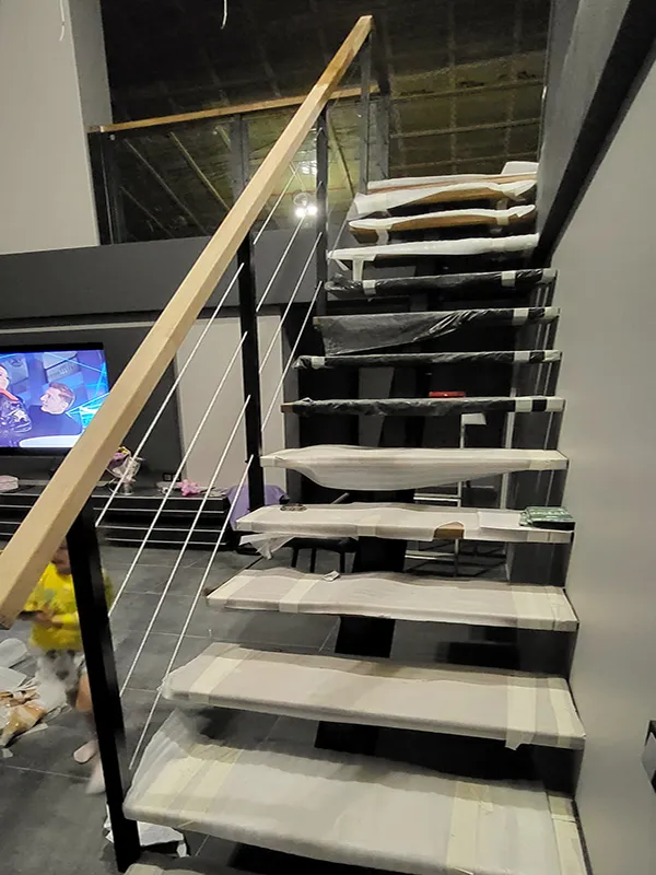 Лестница металлическая на монокосоуре