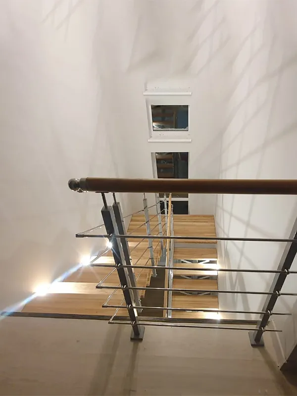 Лестница металлическая на монокосоуре