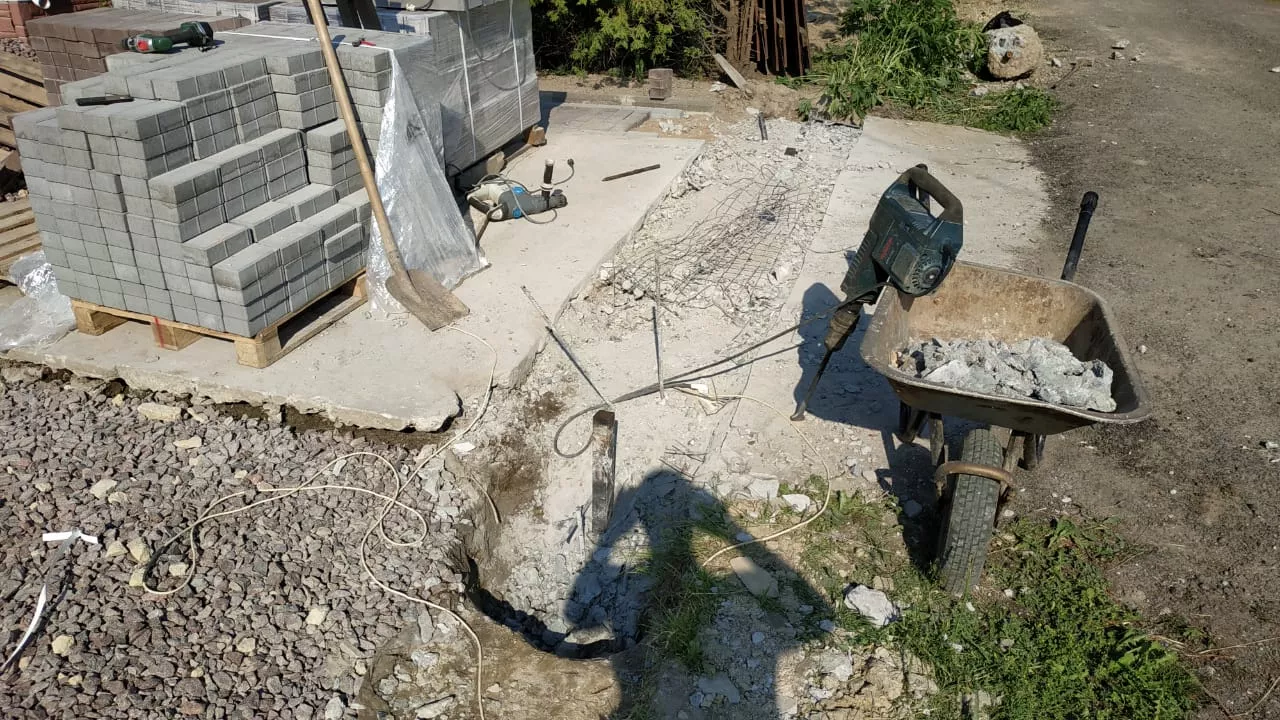 Траншея под фотоэлементы для откатных ворот