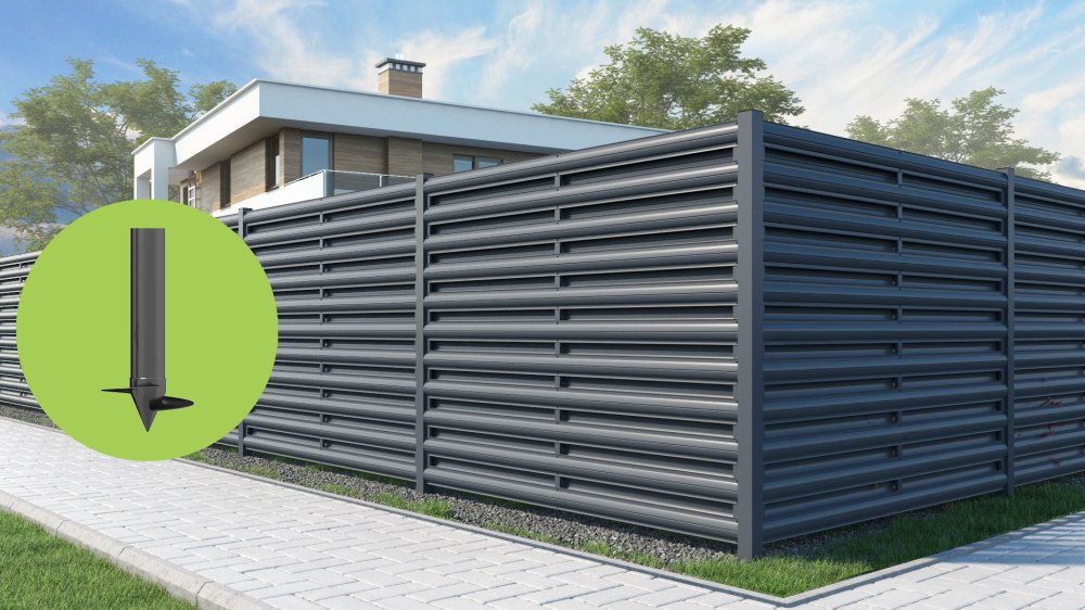 Забор из евроштакетника с горизонтальным расположением евроштакетника в шахматном порядке