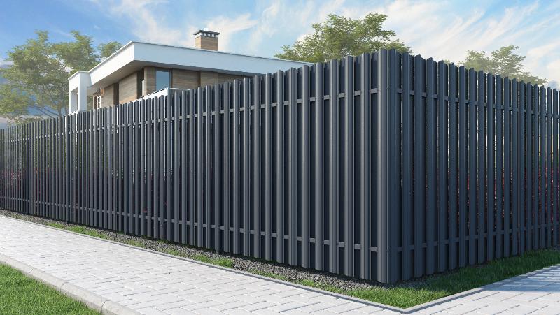 Забор из евроштакетника в шахматном порядке