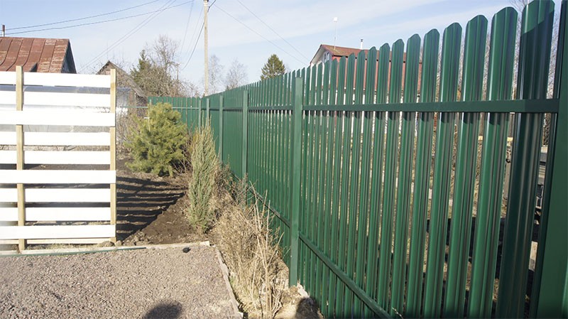 Забор из металлического штакетника (1,5 м)
