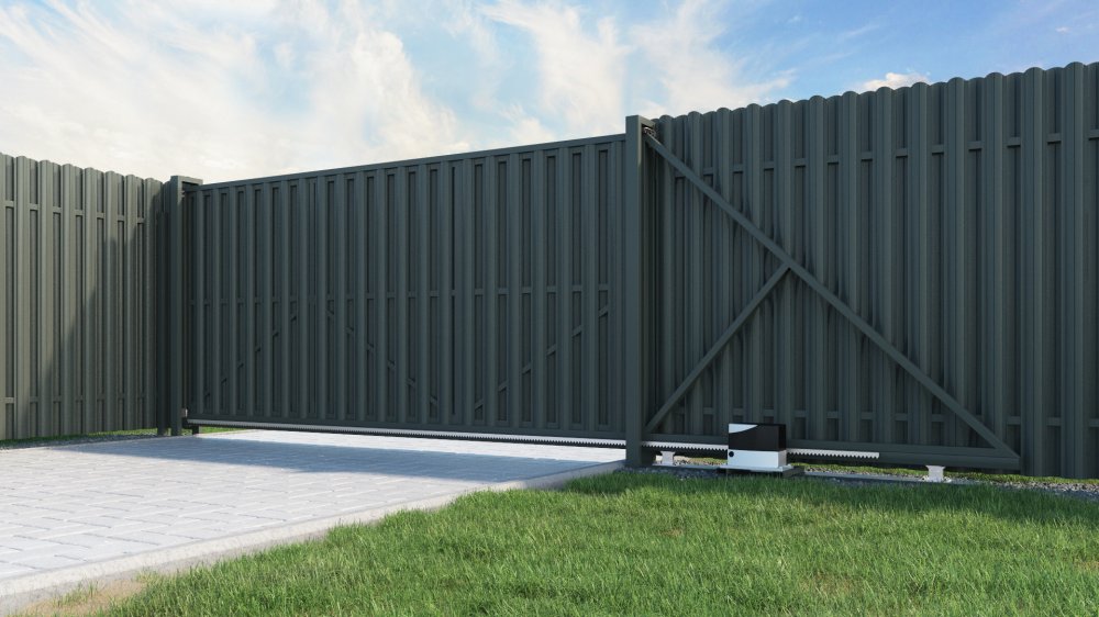 Откатные ворота с зашивкой евроштакетником в шахматном порядке