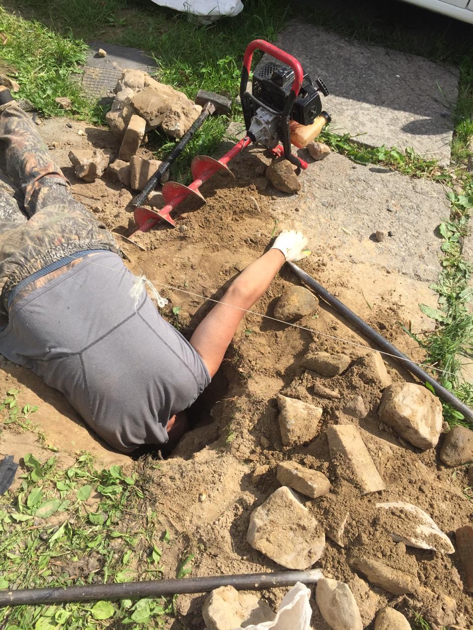 Лунка руками