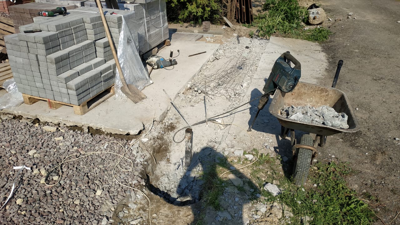 Траншея под фотоэлементы для откатных ворот